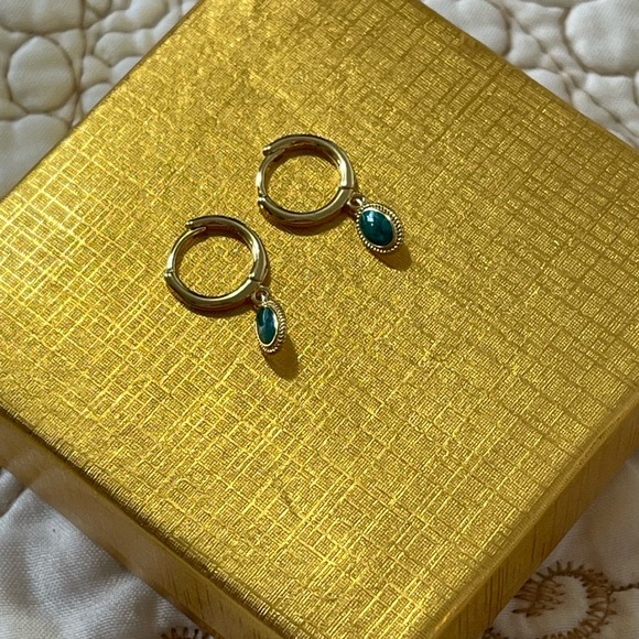 14k gold plated  Earrings with Starry Sky GreenZirconia Hypoallergenic. - Picture 4 of 5